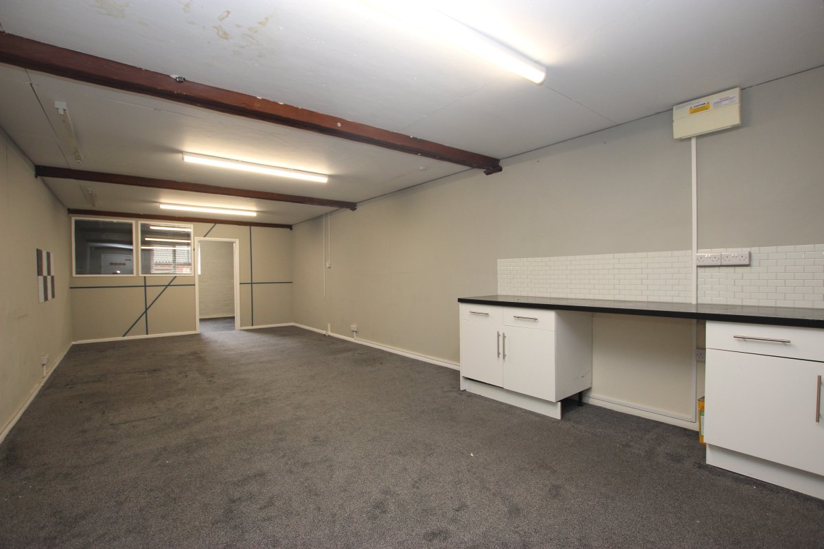 Office in Grantham - photo 3