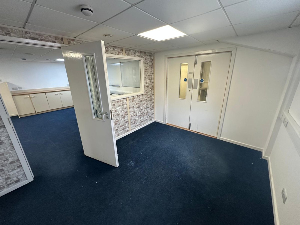 Office in Chesterfield - photo 4