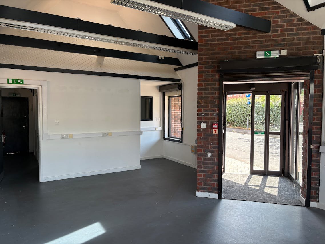 Office in Havant - photo 3