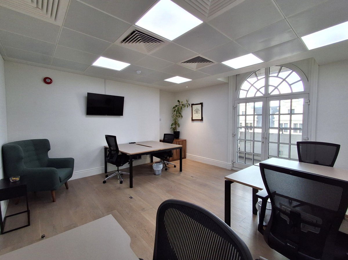 Office in St James's - photo 2