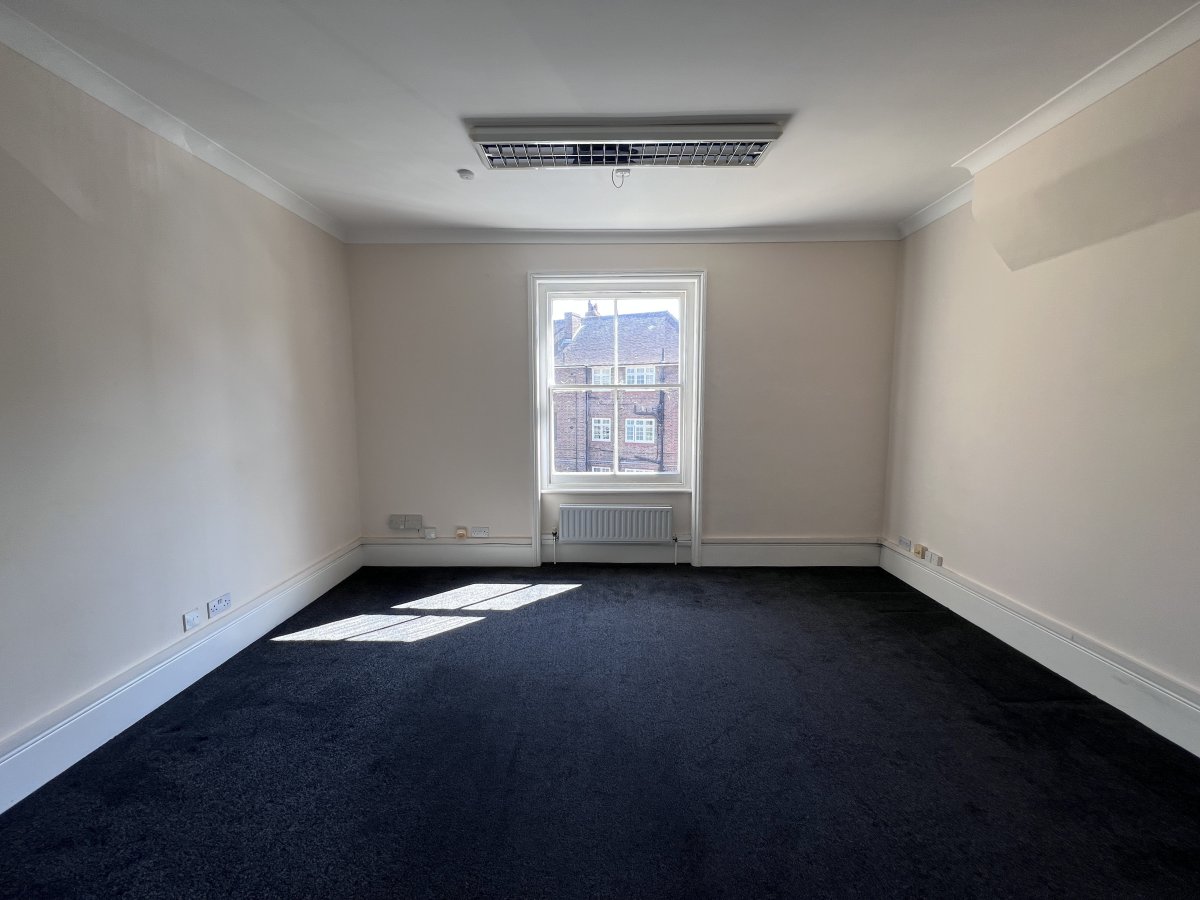 Office in Kingston Upon Thames - photo 3