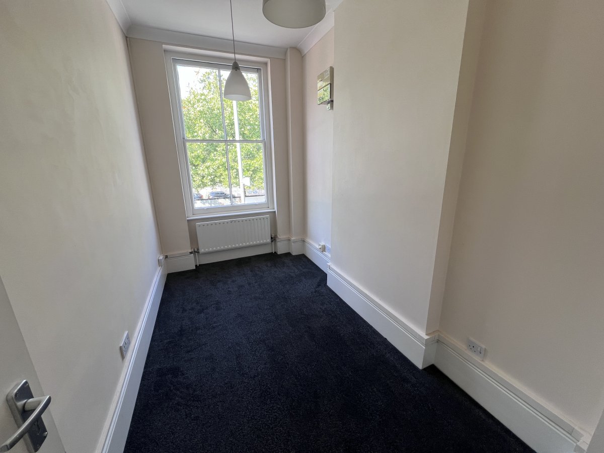 Office in Kingston Upon Thames - photo 4