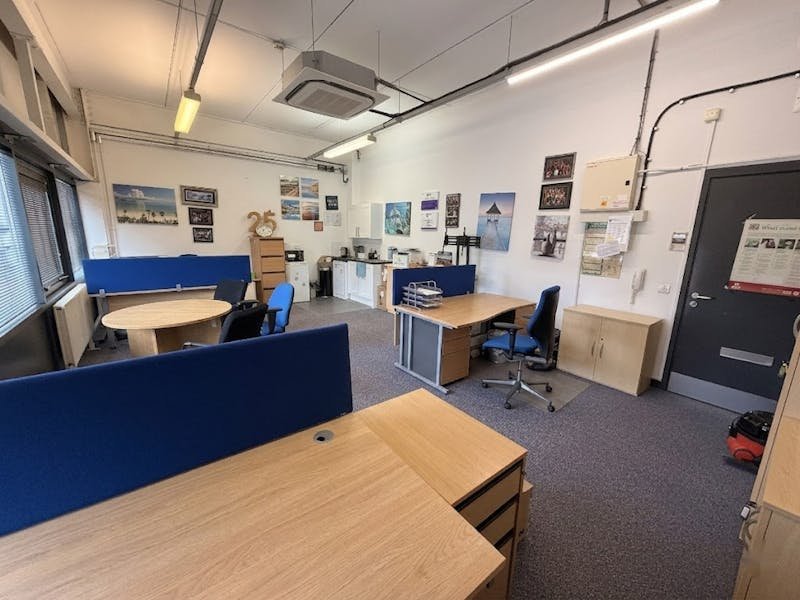 Office in Farnham - photo 3