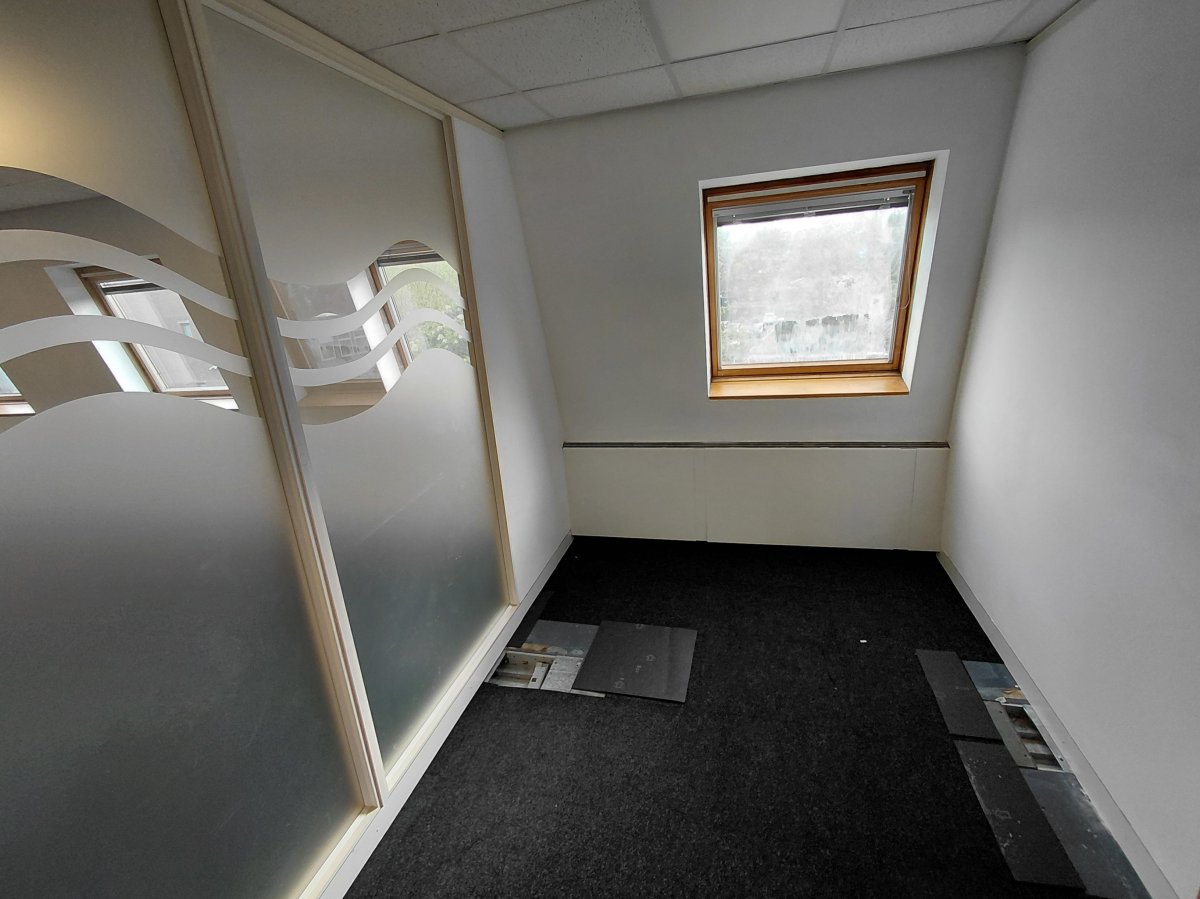 Office in Reigate - photo 2