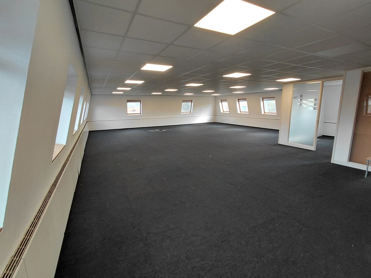Office in Reigate - photo 3