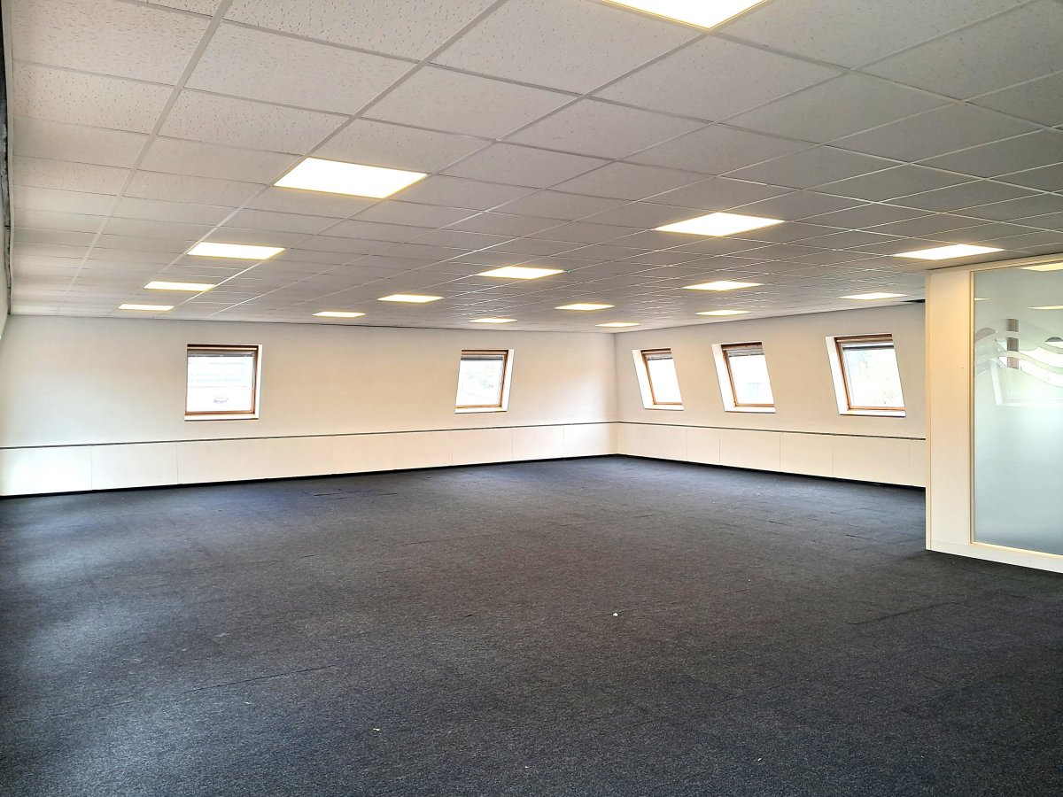 Office in Reigate - photo 4