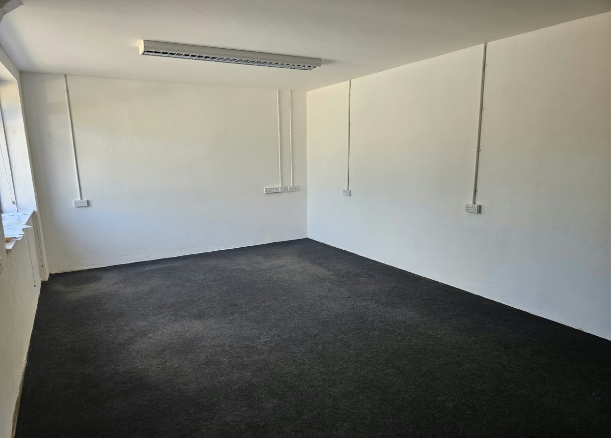 Office in Camborne - photo 3