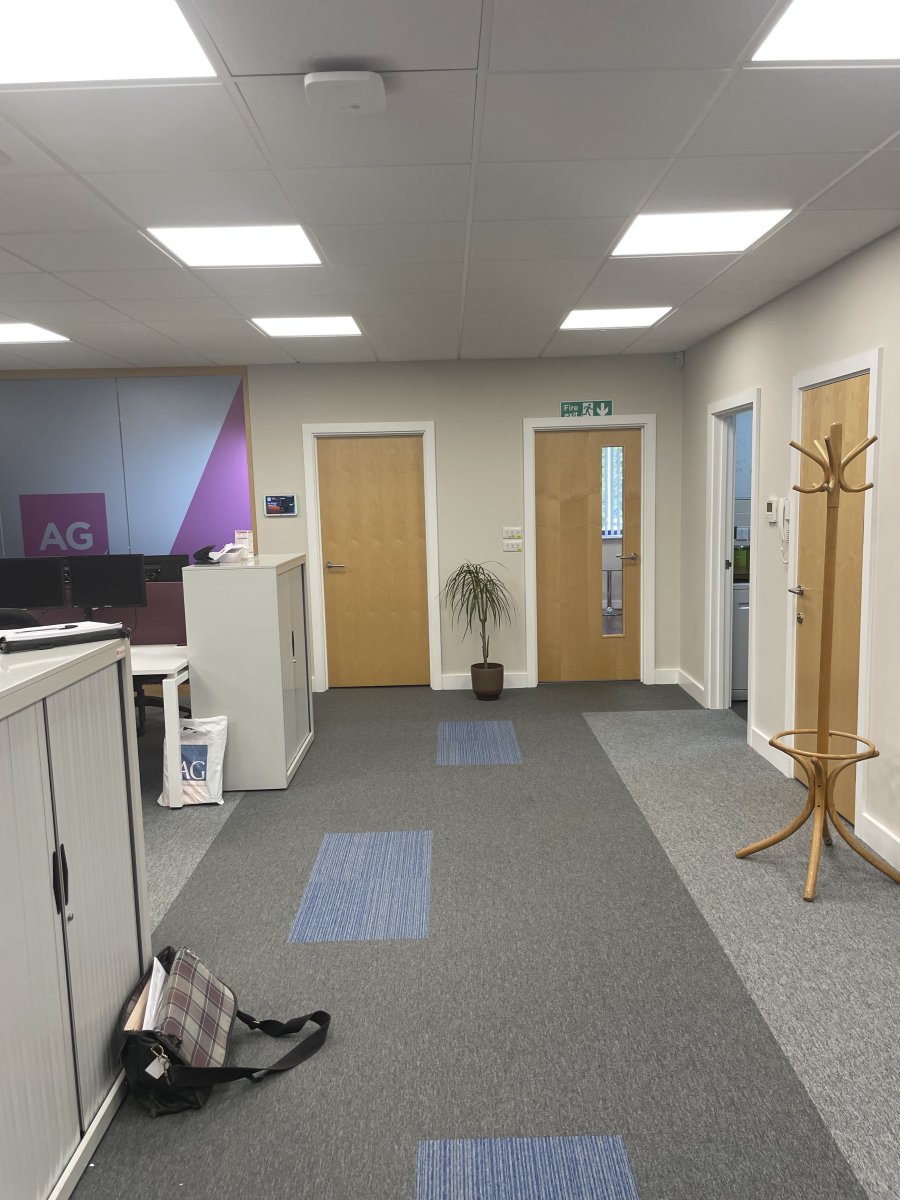 Office in Weston Super Mare - photo 3