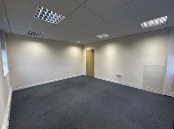 Office in Kingswinford - photo 3