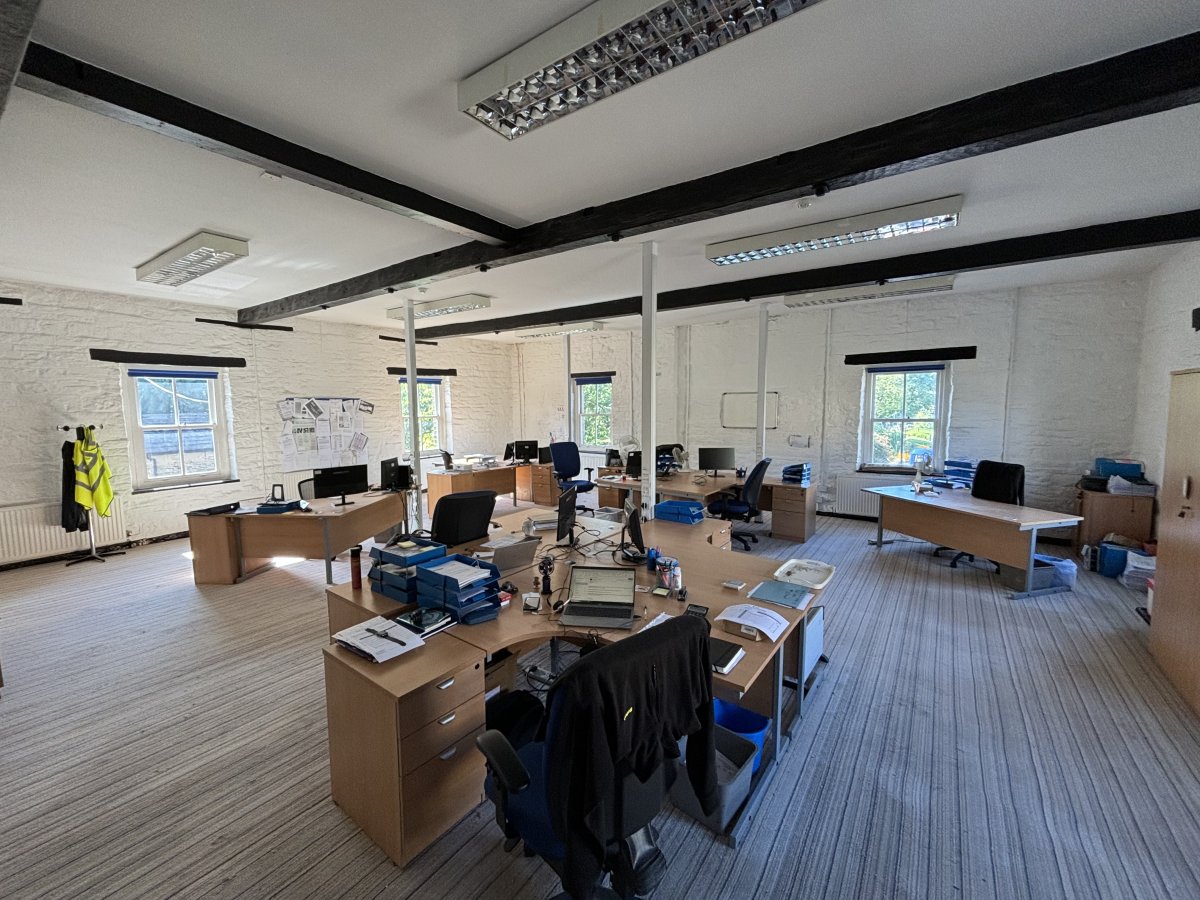 Office in Elland - photo 2