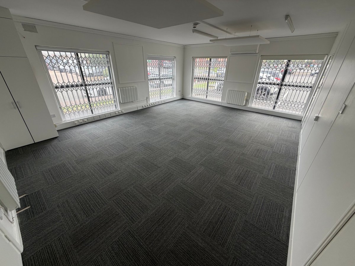 Office in Hinckley - photo 2
