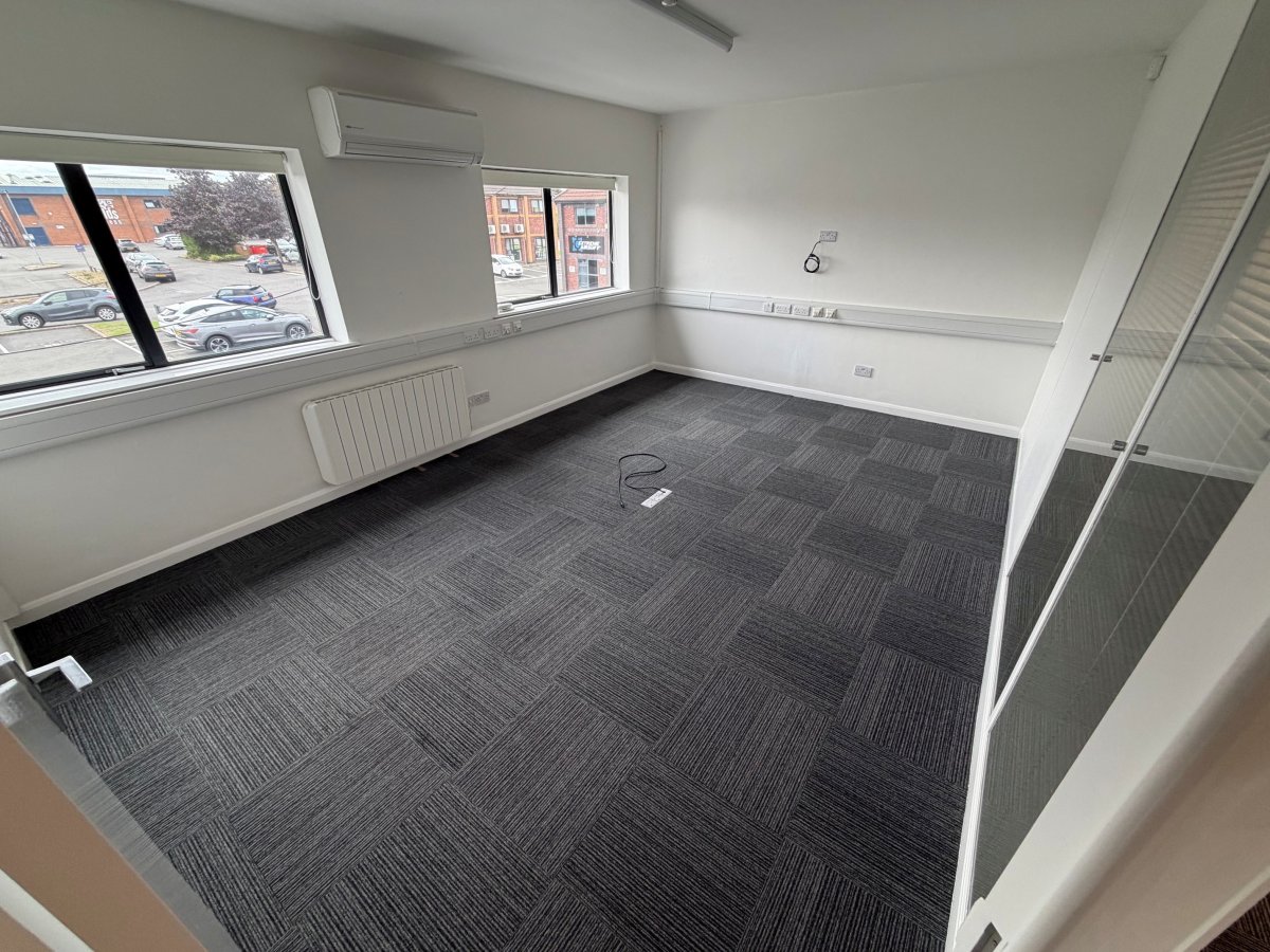 Office in Hinckley - photo 4