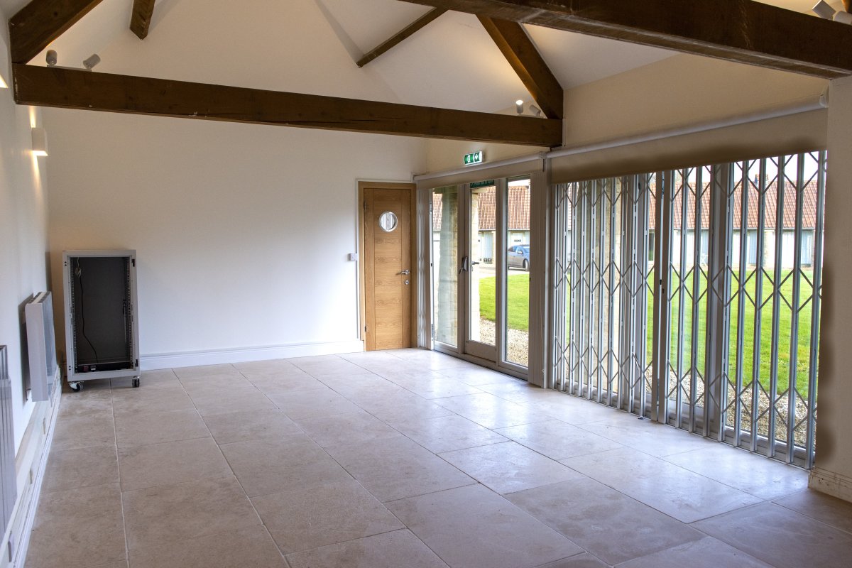 Office in Charlton - photo 2