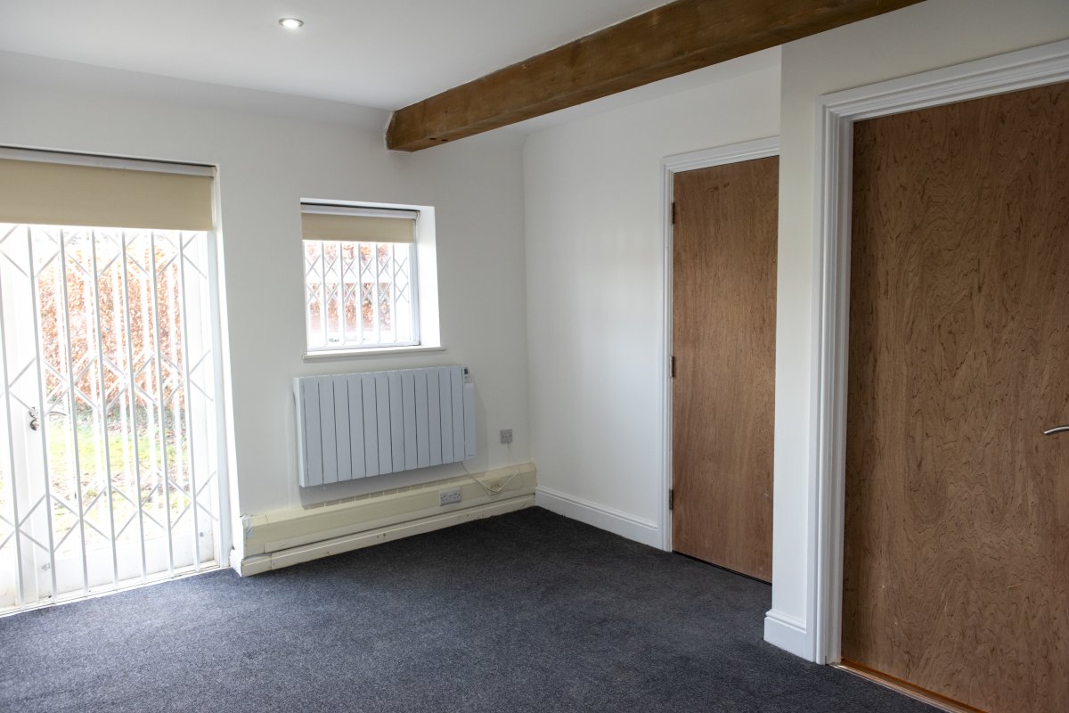 Office in Charlton - photo 4