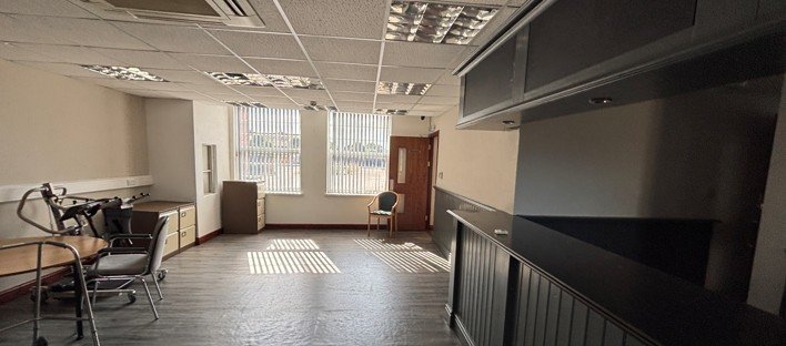 Office in Smalley - photo 2