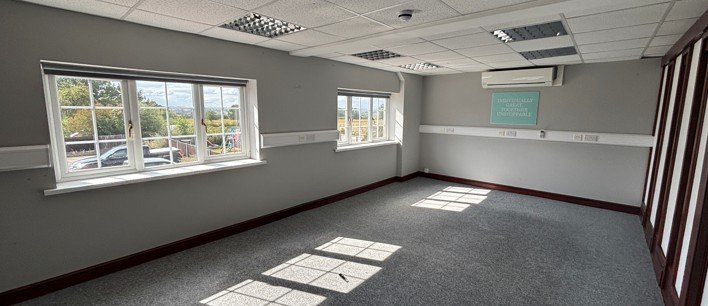 Office in Smalley - photo 4