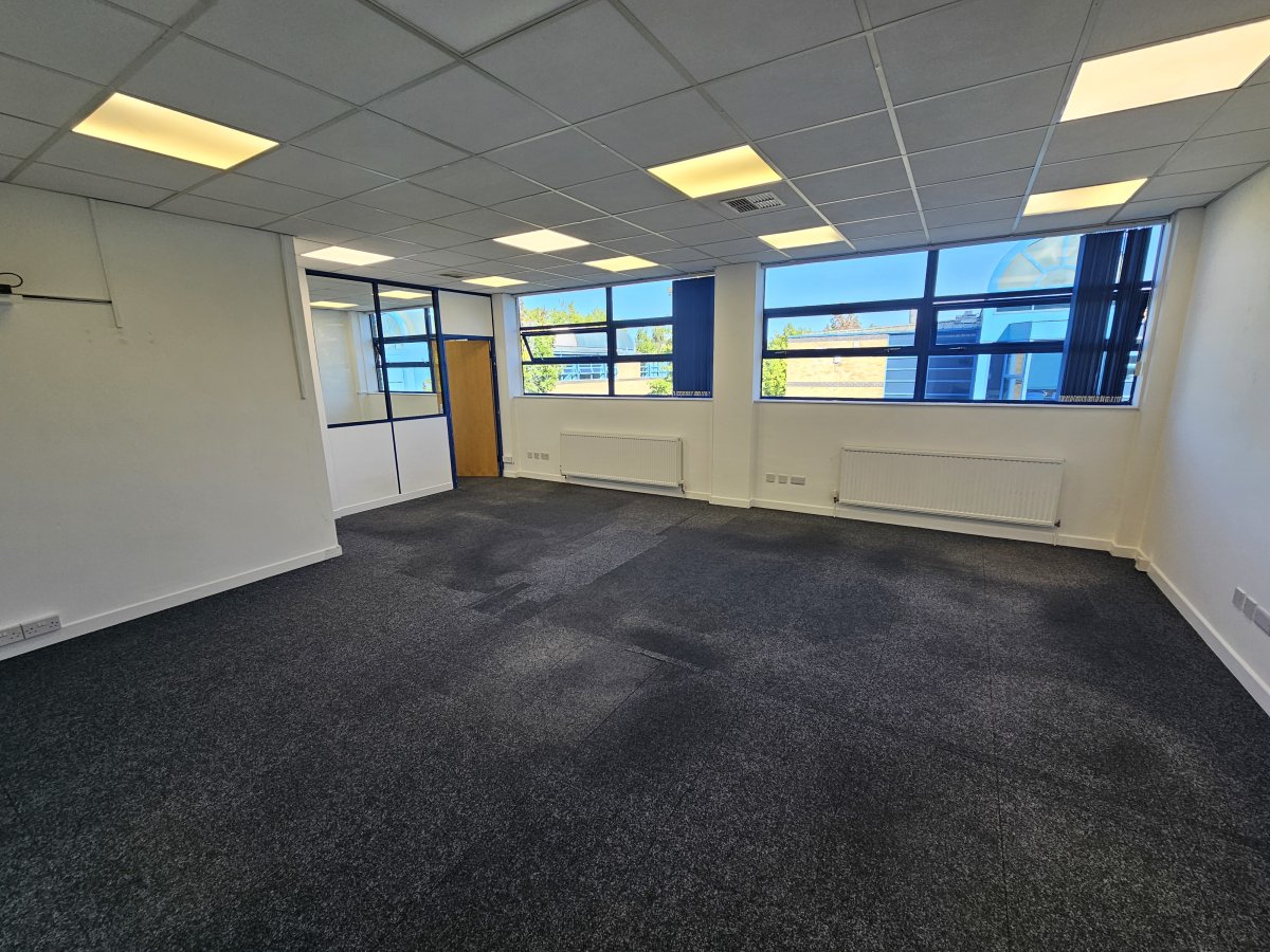 Office in Maidstone - photo 2