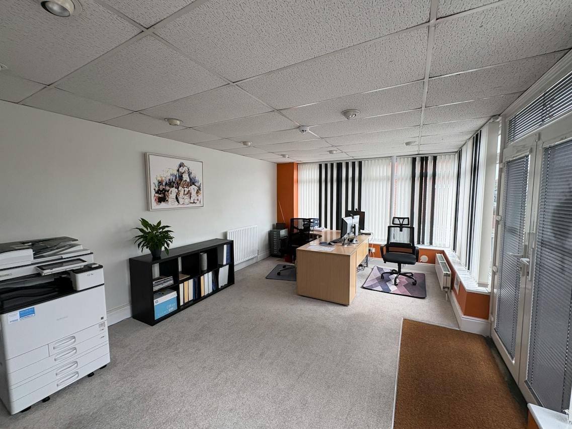 Office in Southampton - photo 2