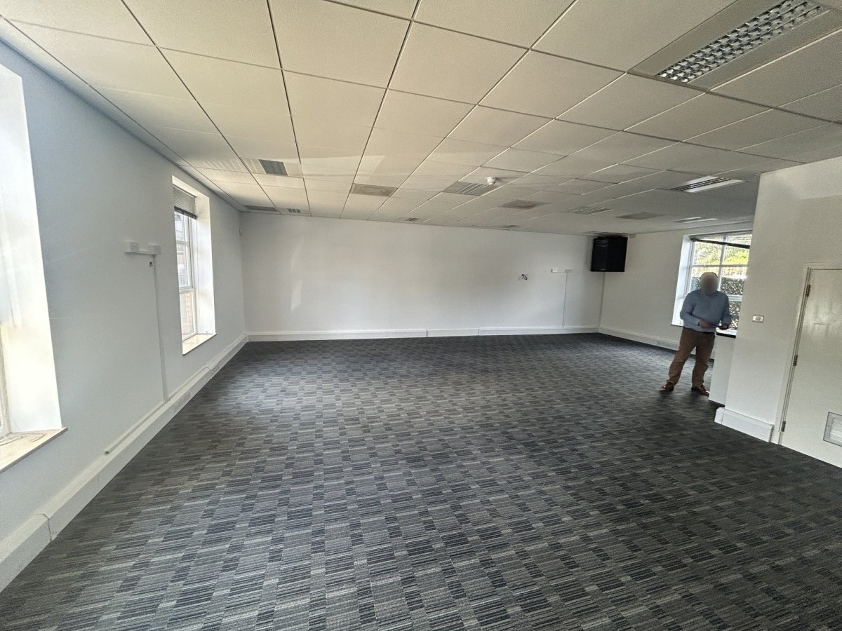 Office in Holmes Chapel - photo 2