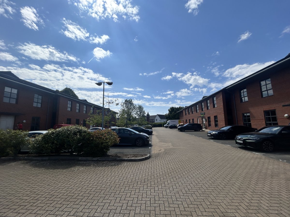 Office in Holmes Chapel - photo 3