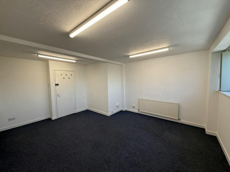 Office in Woking - photo 4