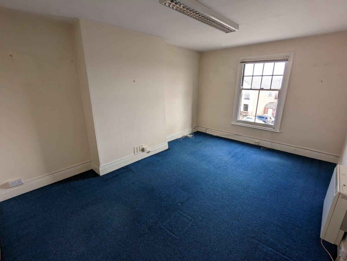 Office in Ilkeston - photo 2