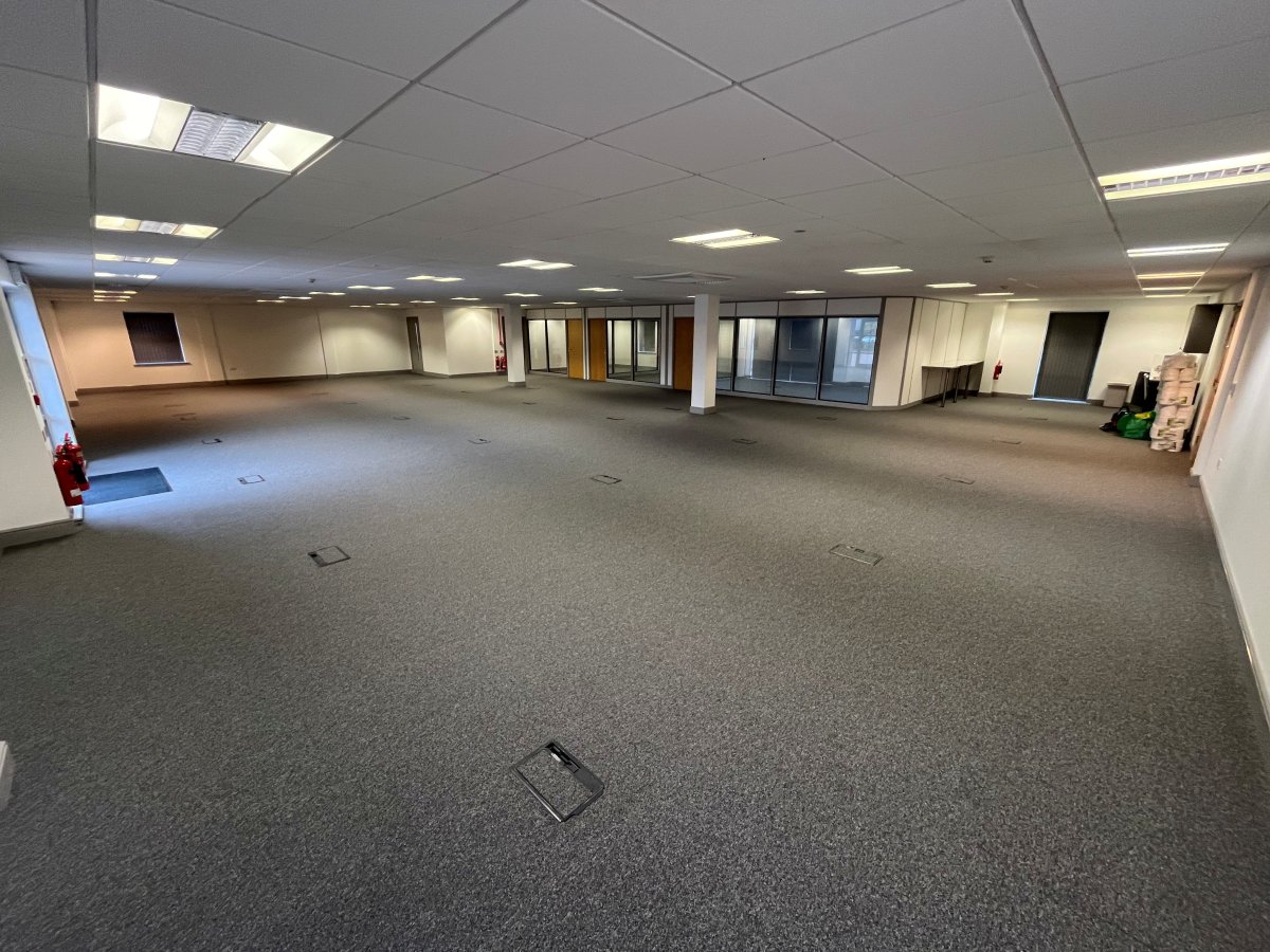 Office in Hinckley - photo 3