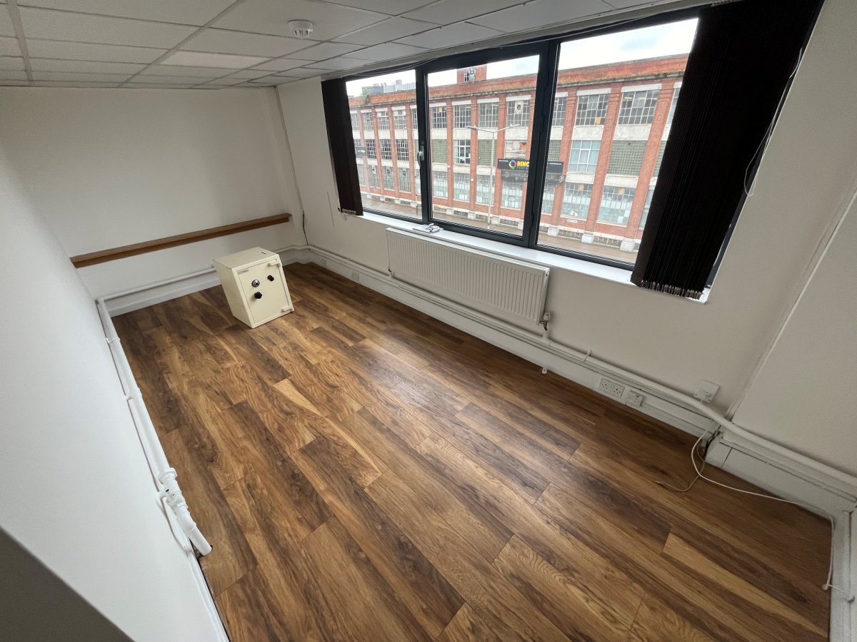 Office in Leicester - photo 2