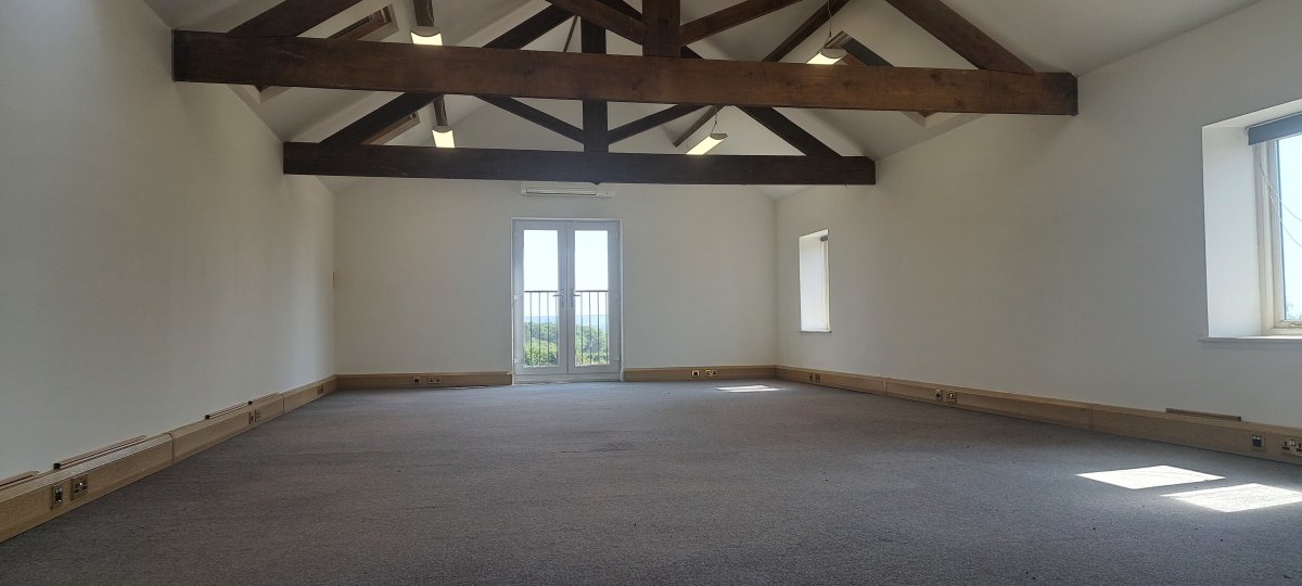 Office in Newport Pagnell - photo 3