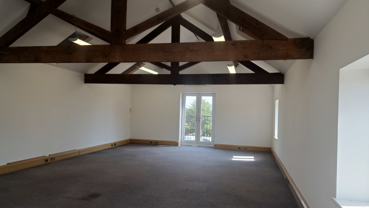 Office in Newport Pagnell - photo 4
