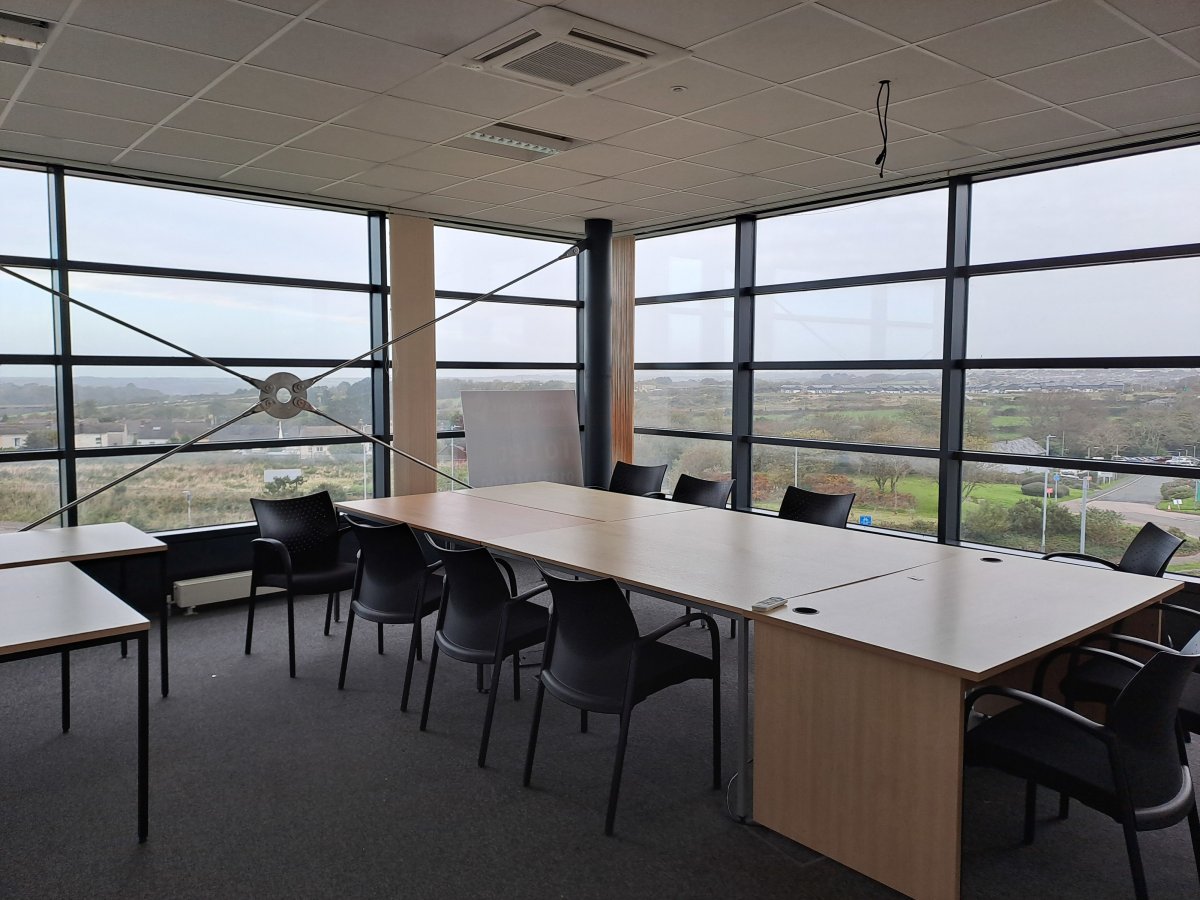 Office in Redruth - photo 4