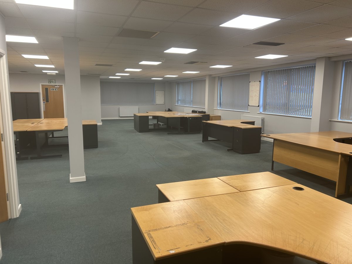 Office in Eastleigh - photo 2