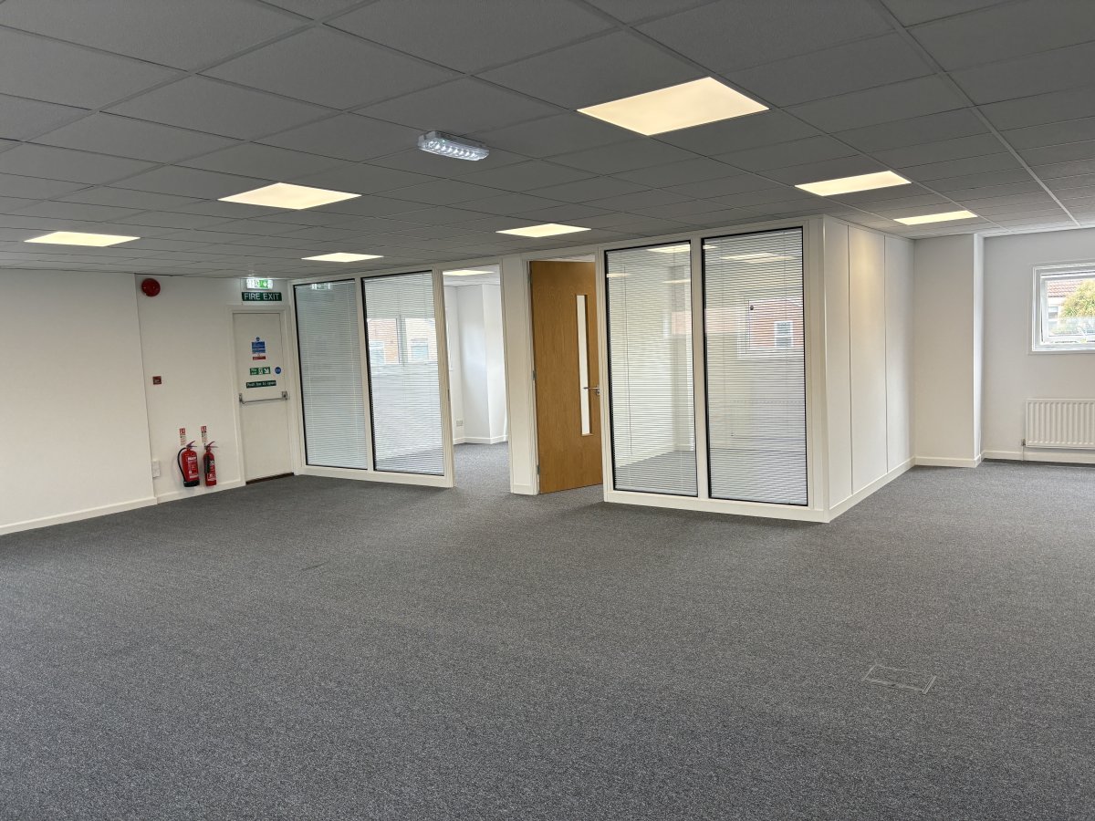 Office in Eastleigh - photo 3