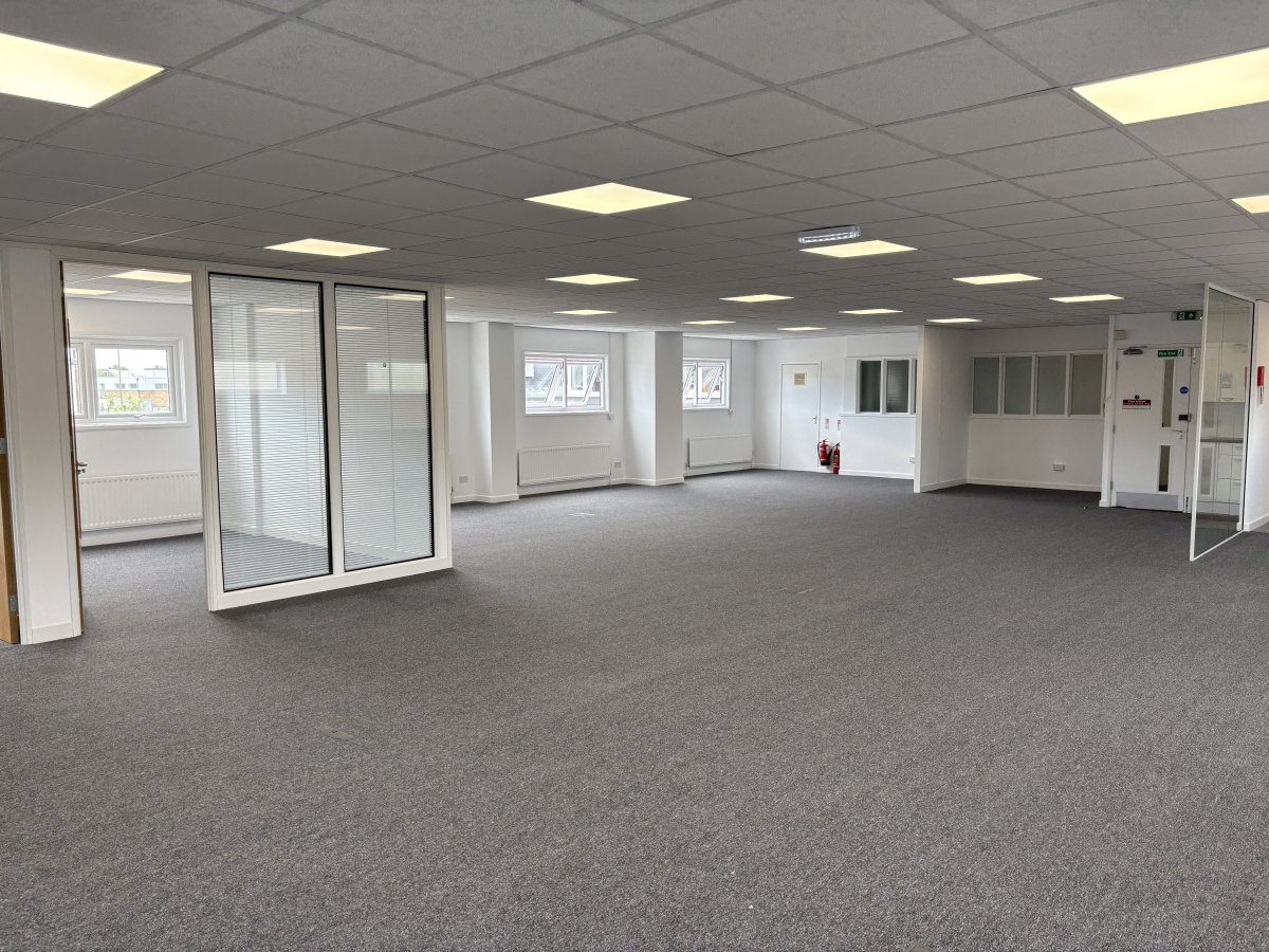 Office in Eastleigh - photo 4