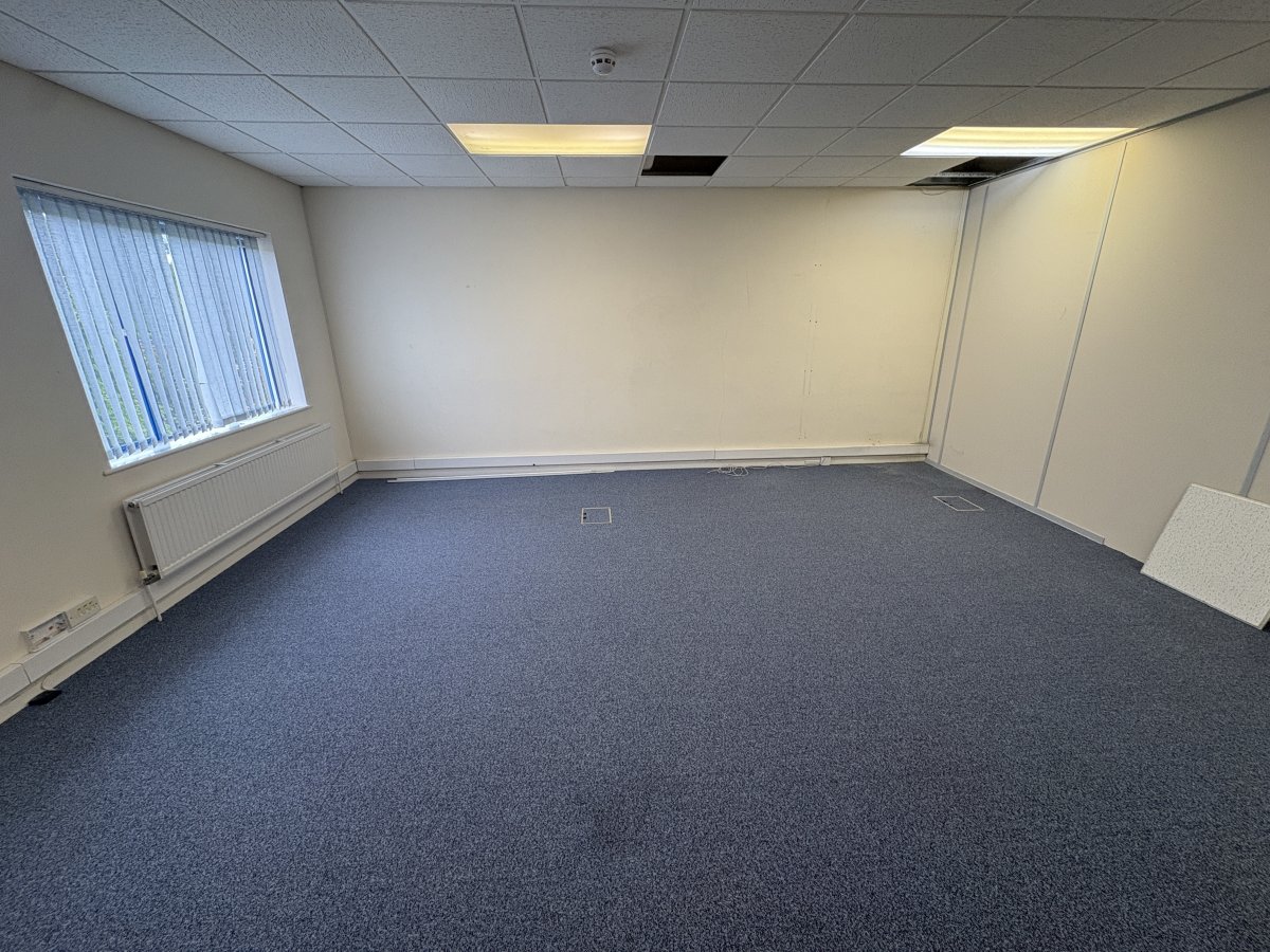 Office in Chandler's Ford - photo 3