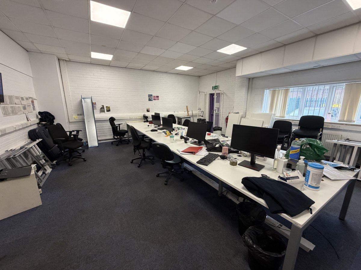 Office in Cheetham Hill - photo 2