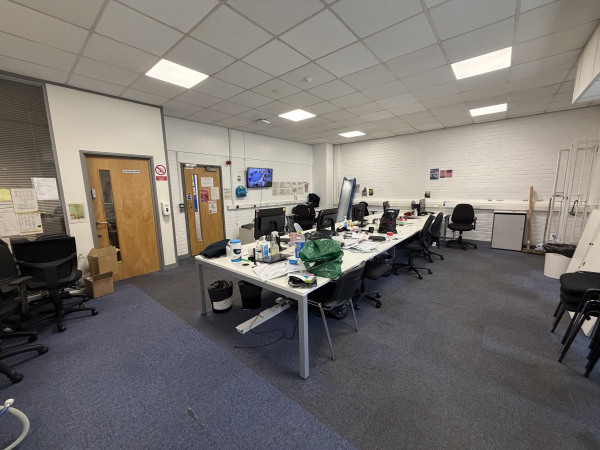 Office in Cheetham Hill - photo 4