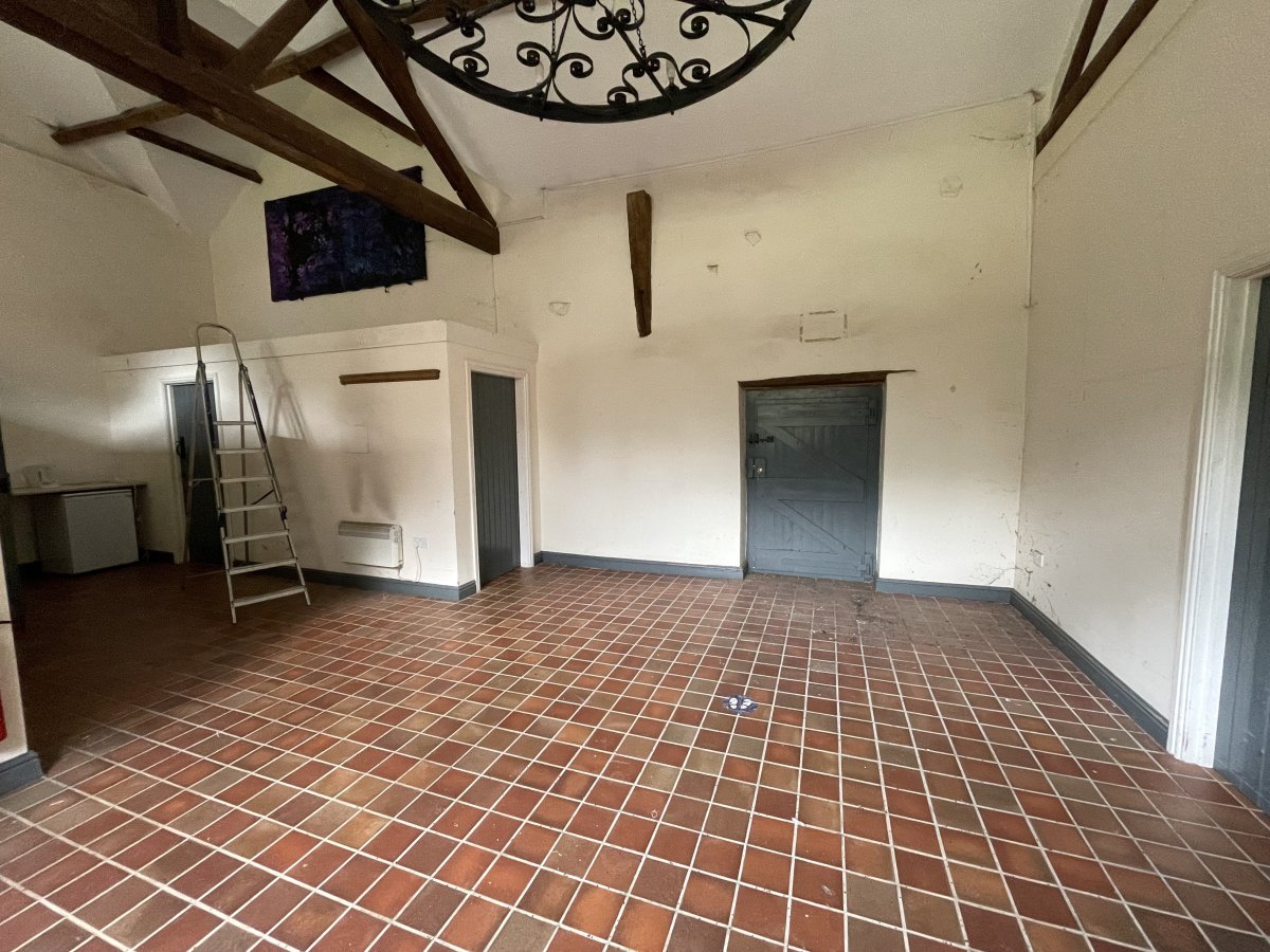 Office in Mold - photo 2
