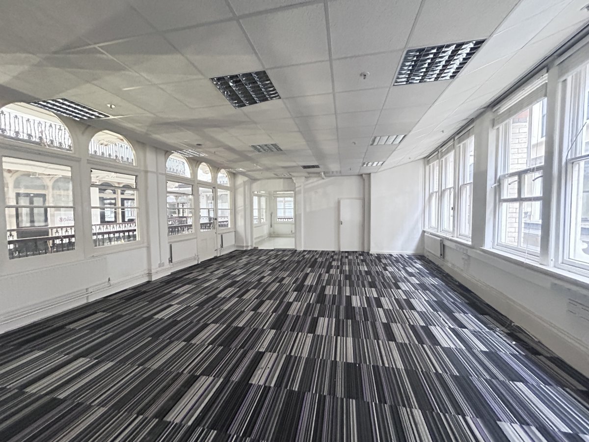 Office in Salford - photo 3