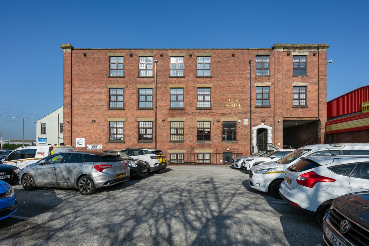 Office in Wigan - photo 3