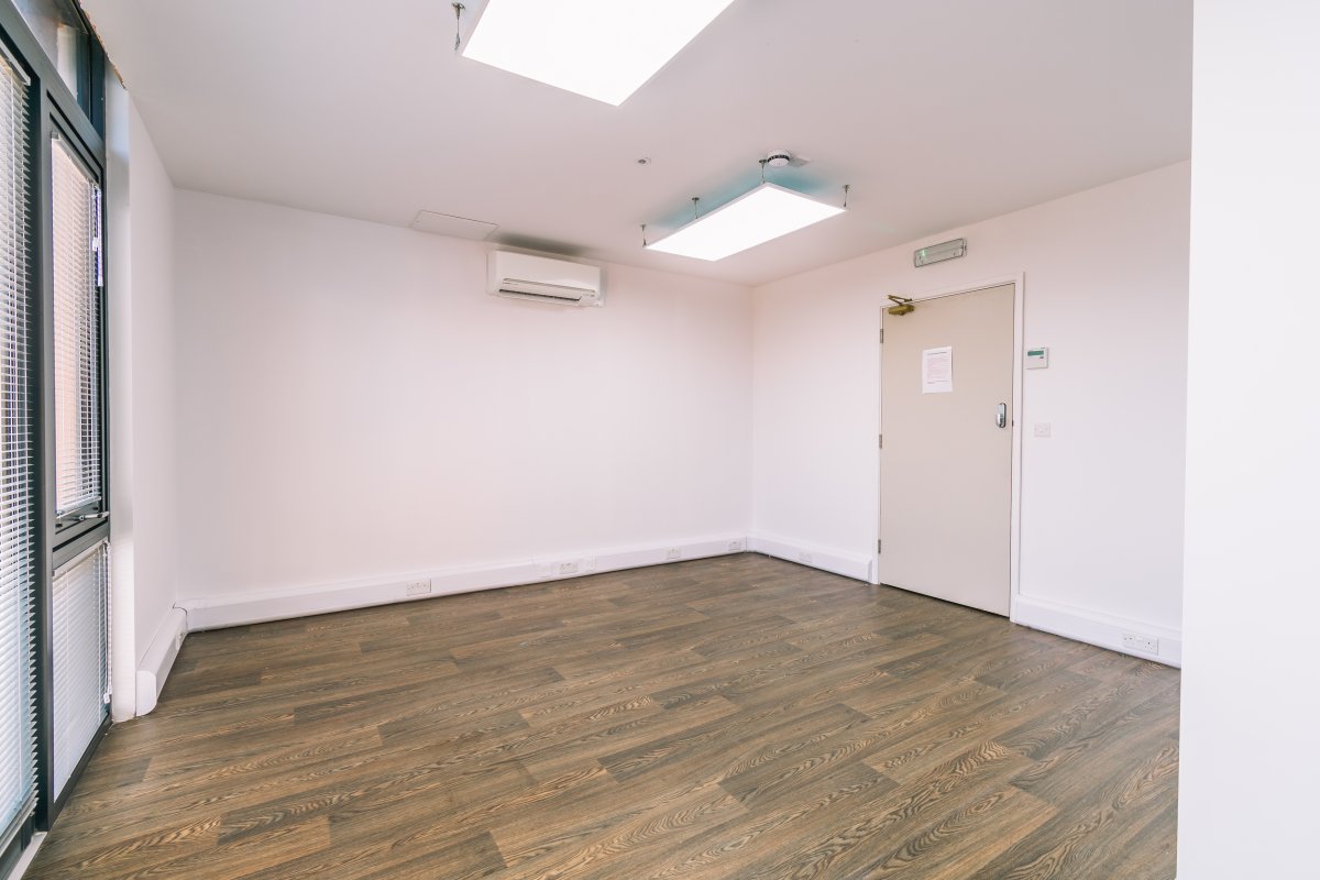 Office in Colchester - photo 3