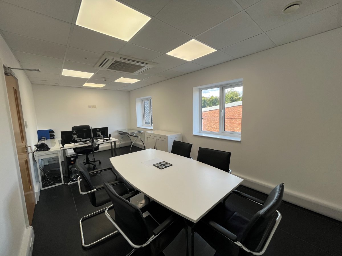 Office in Maldon - photo 3