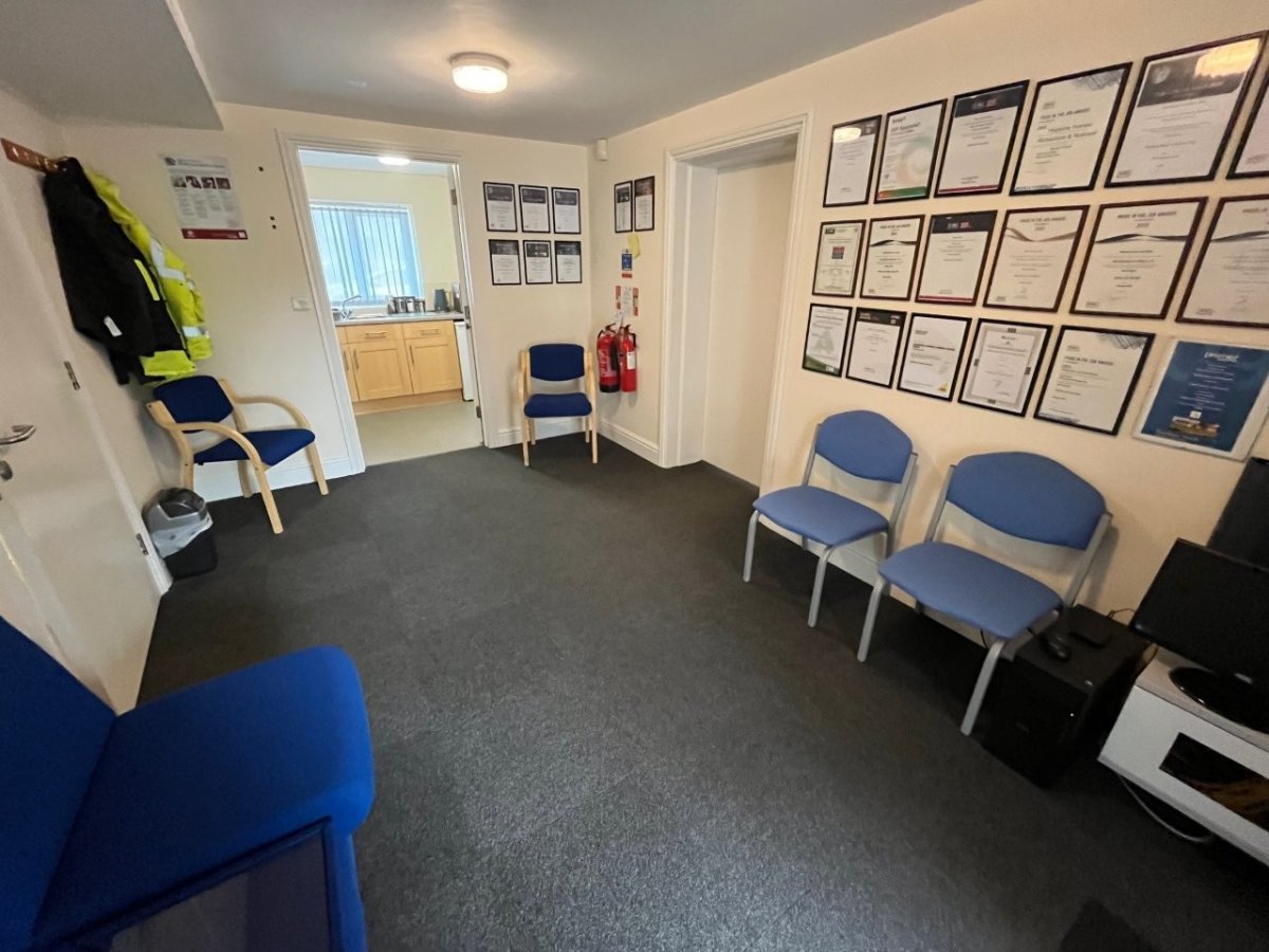 Office in Colchester - photo 3