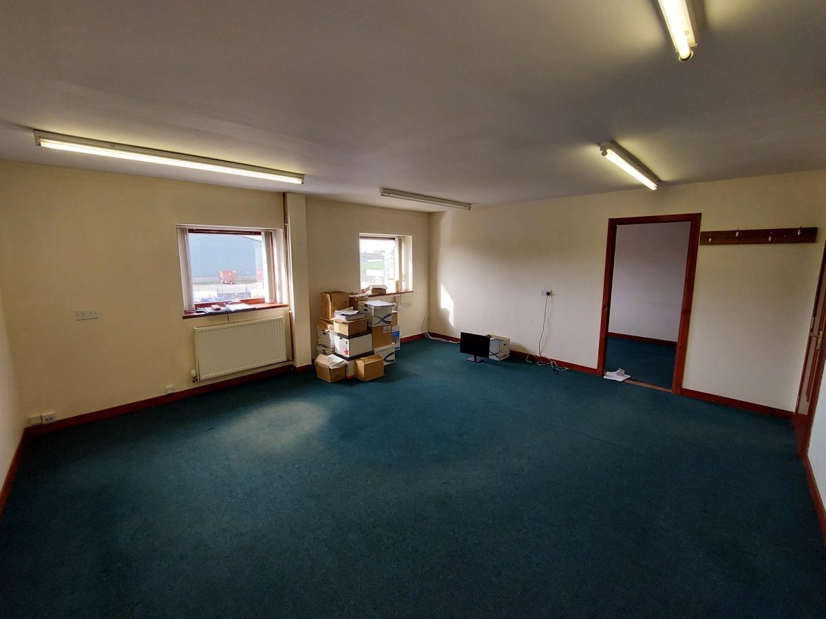 Office in Forfar - photo 3
