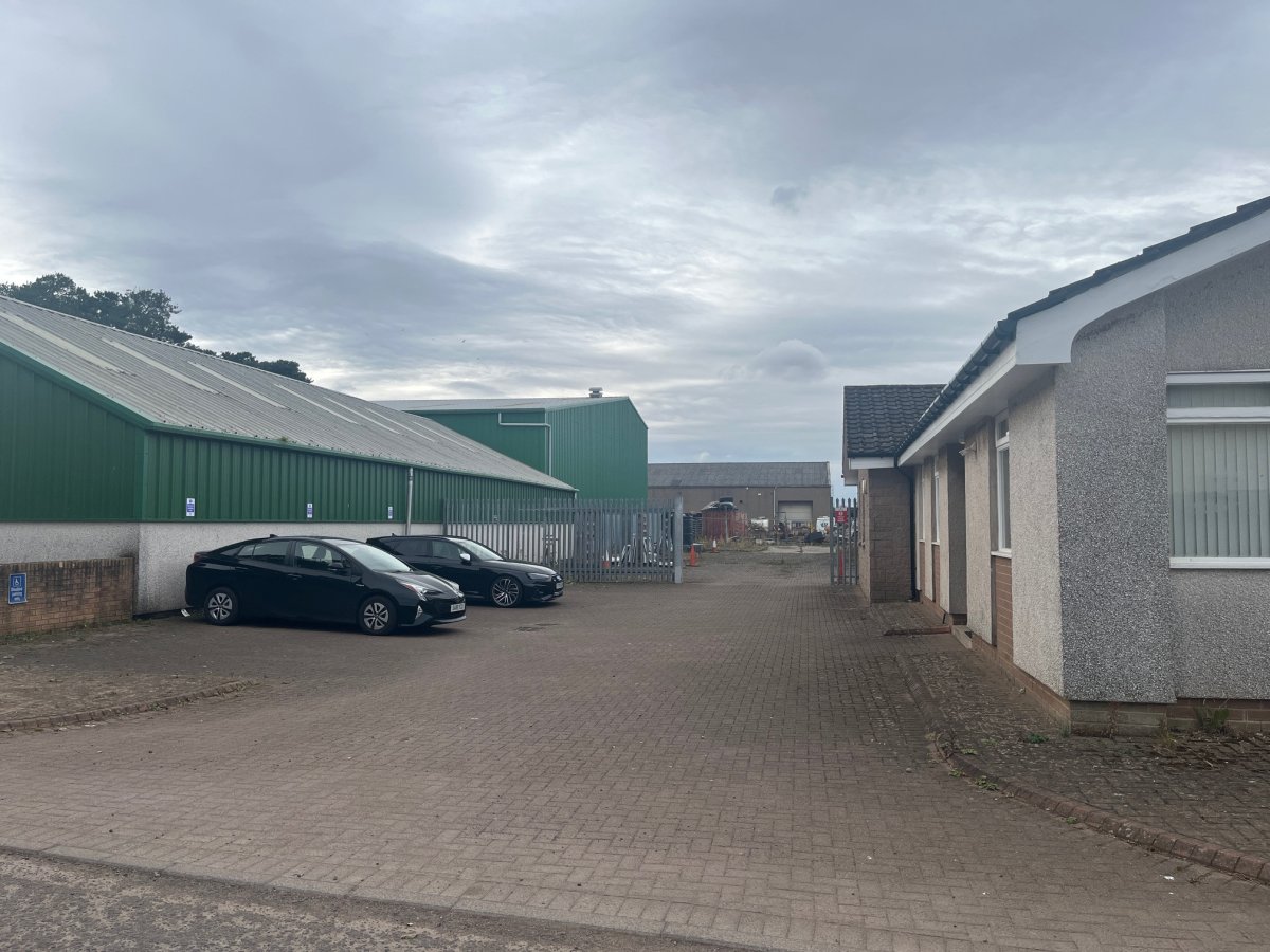 Office in Forfar - photo 2