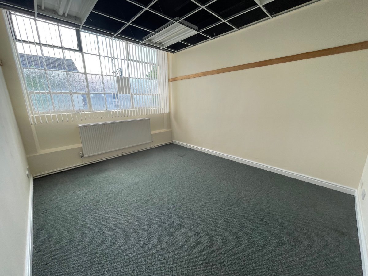 Office in Hinckley - photo 4