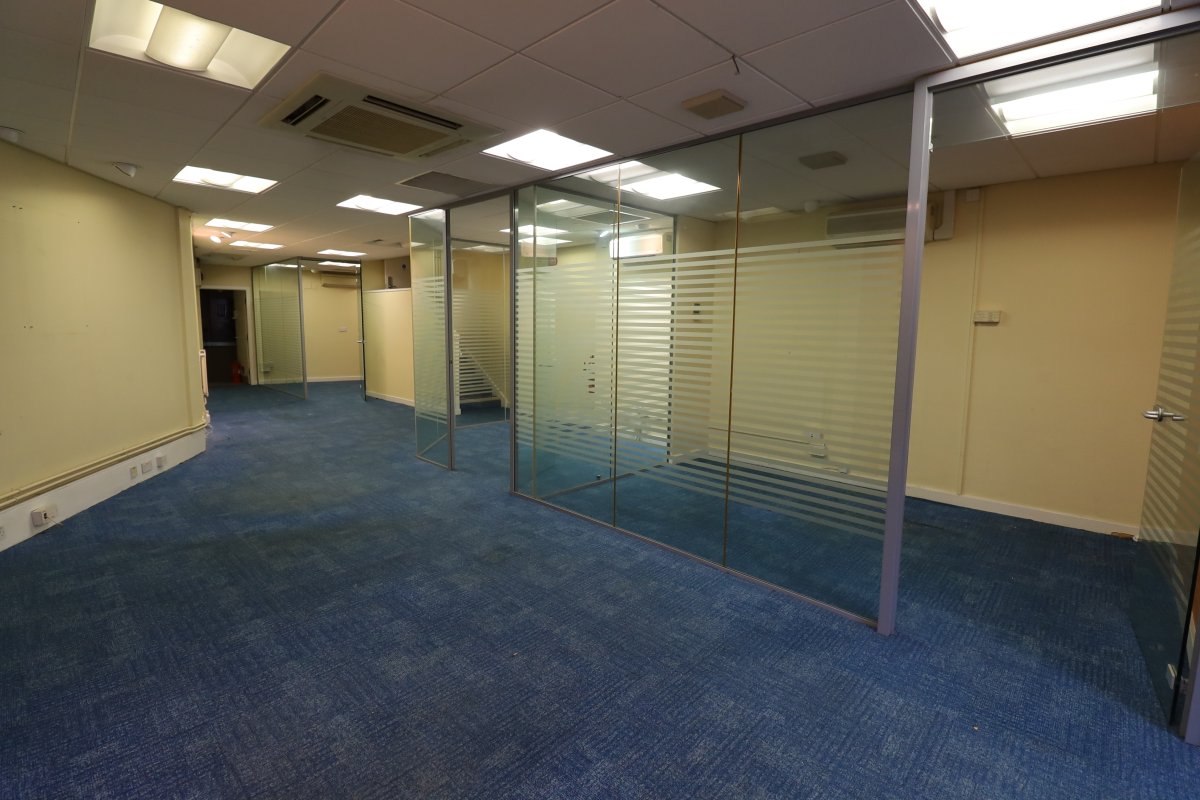 Office in Hinckley - photo 2