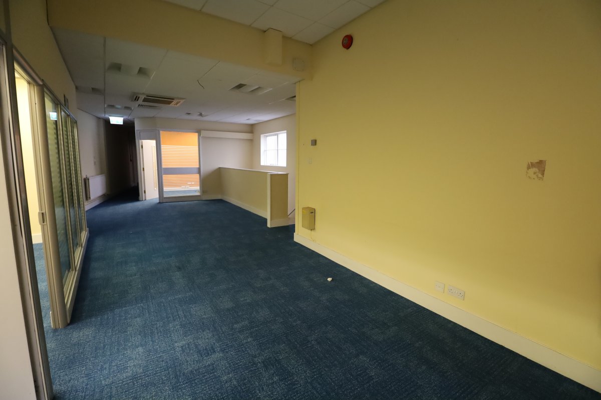 Office in Hinckley - photo 4