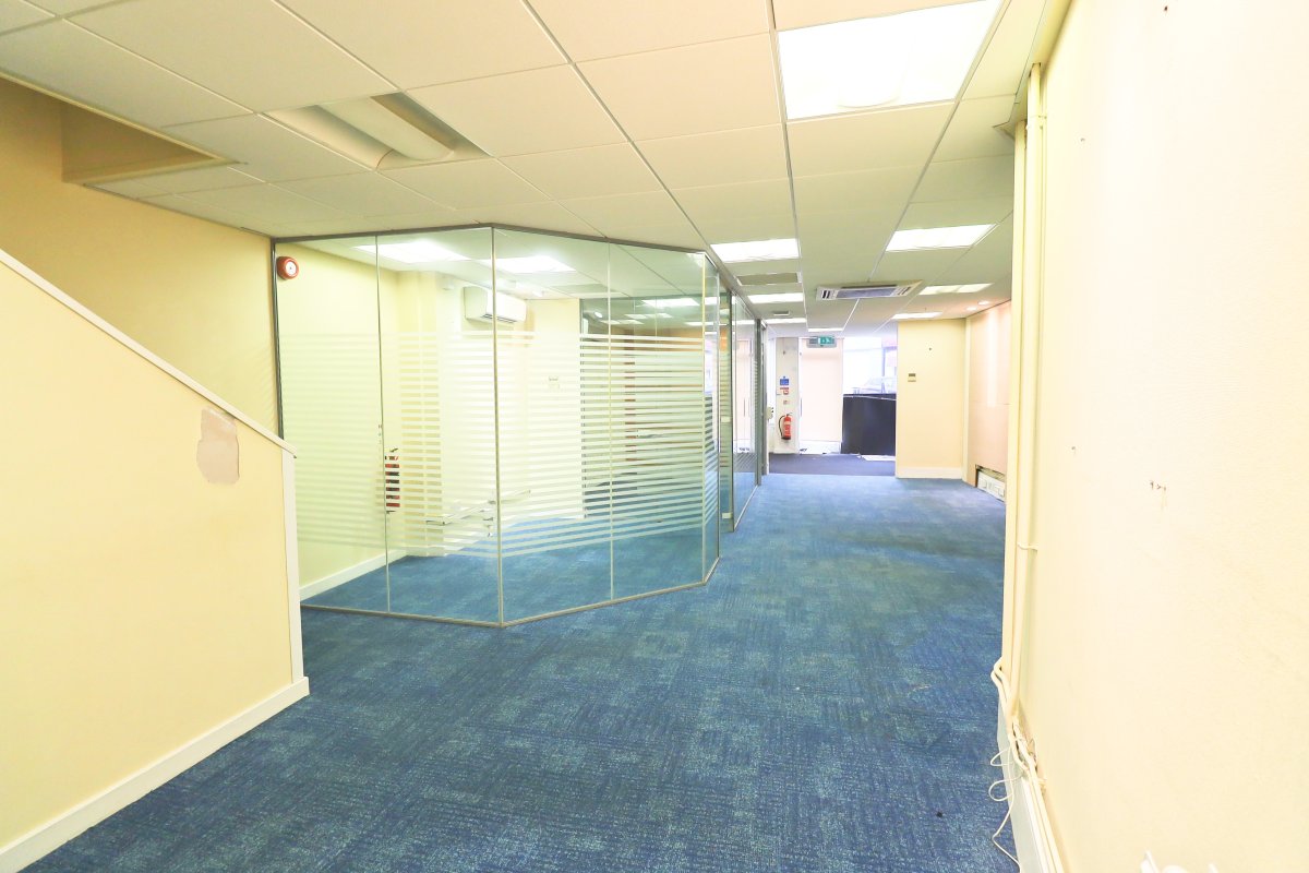 Office in Hinckley - photo 2