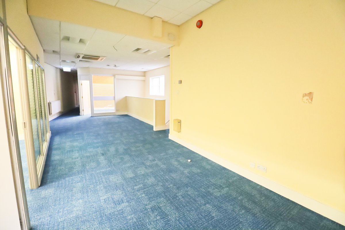 Office in Hinckley - photo 4